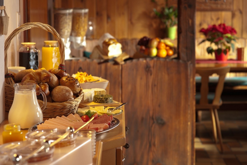 boulangerie-BRIANCONNET-min_breakfast_buffet_food_restaurant_meal_hotel_plate_fresh-718745